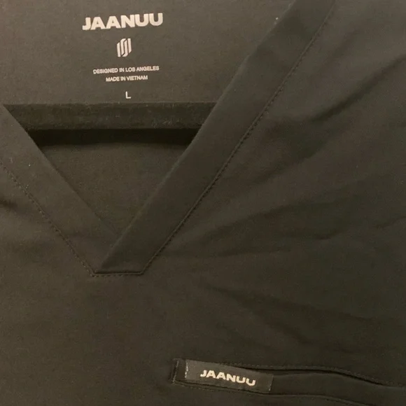 Jaanuu Men’s Black 3 Pocket Scrub Top - Picture 3 of 6